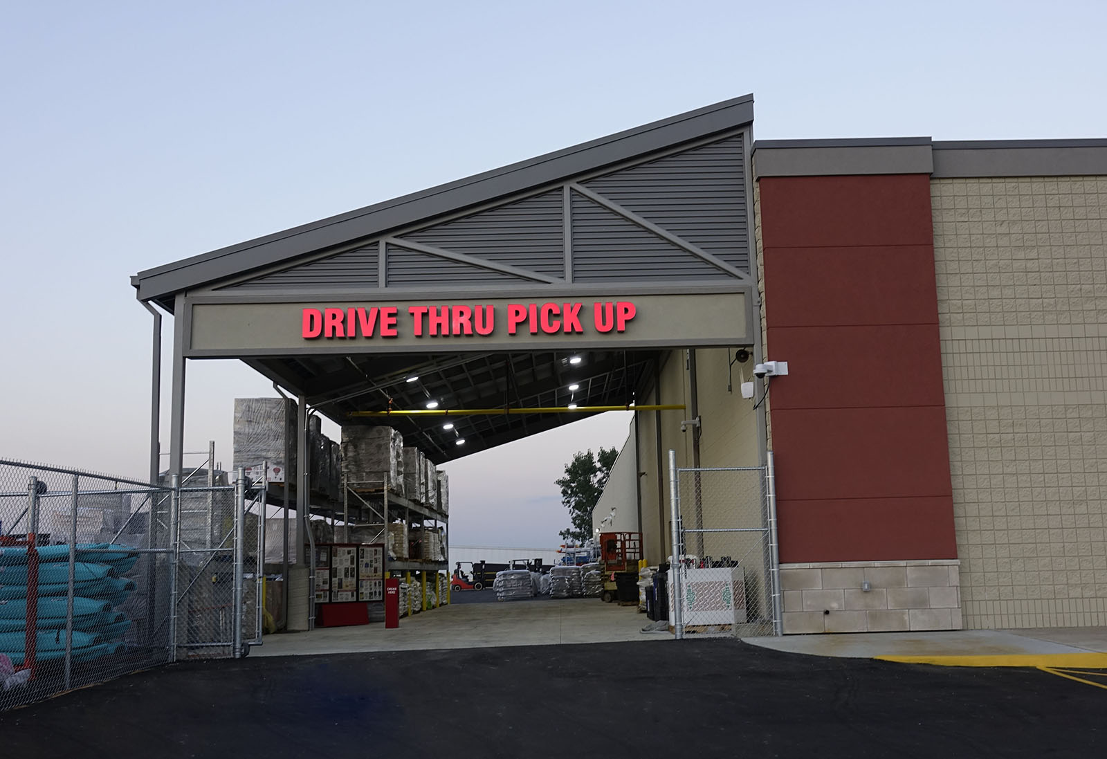 Drive-Thru Pick Up at Farm & Fleet of Jackson, MI